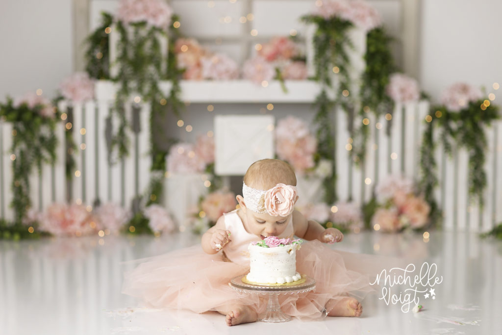 Cake Smash Photographer located in College Station, Tx 